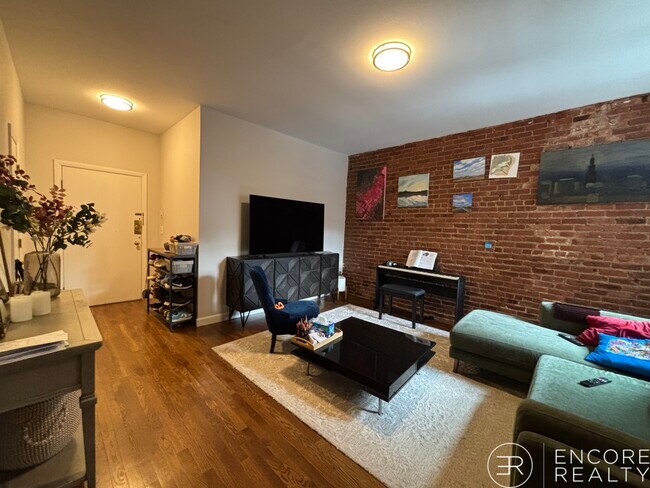 Foto del edificio - 15 Stearns Rd