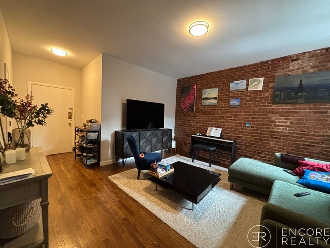 Building Photo - 15 Stearns Rd