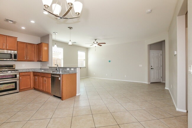 Foto del edificio - 7205 W Jones Ave