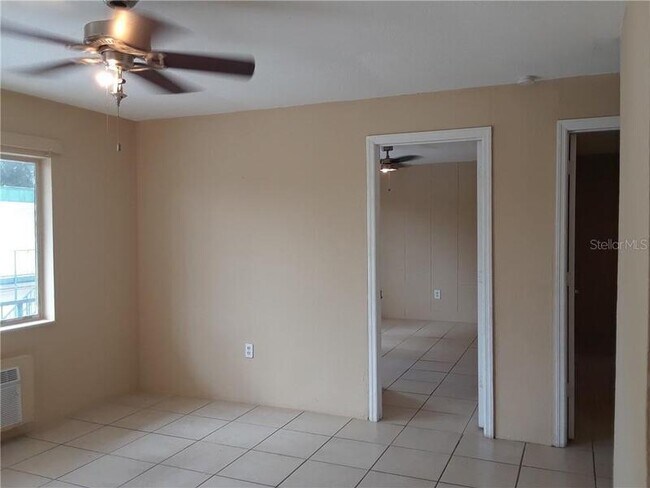 Foto del edificio - 1032 W Jefferson St