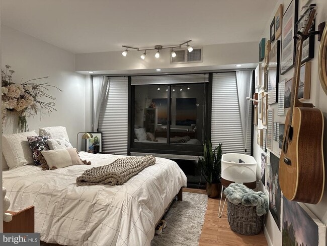 Foto del edificio - 1530 Key Blvd