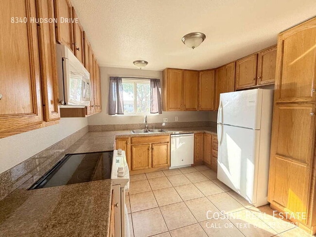 Building Photo - 8340 Hudson Dr