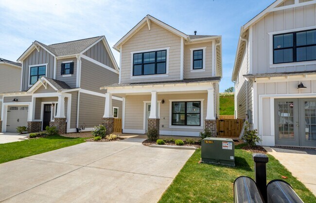 Building Photo - Be the 1st to live in this new constructio...