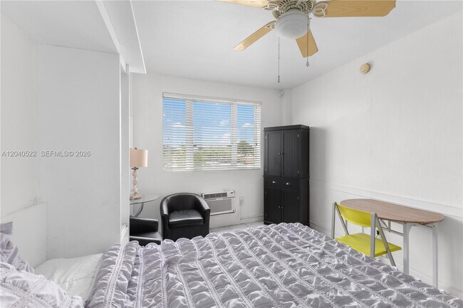 Foto del edificio - 255 W 24th St