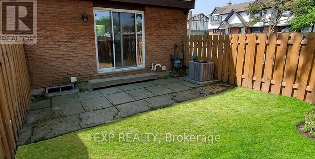 Building Photo - 33 Berkley Dr