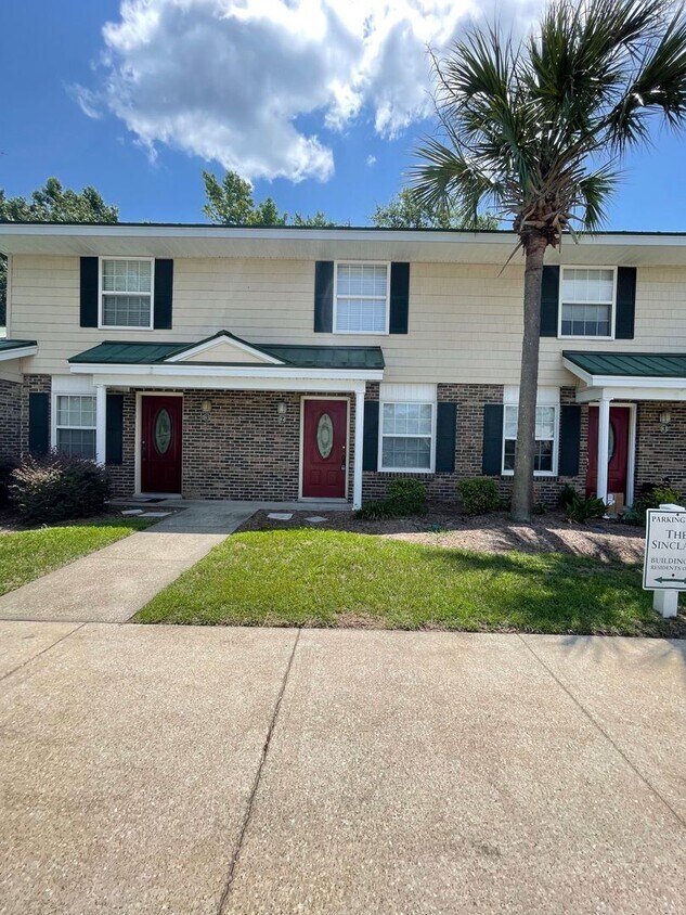Primary Photo - 2bd/1.5ba Townhome super close to CMC, HGTC and CCU! Many utilities included!