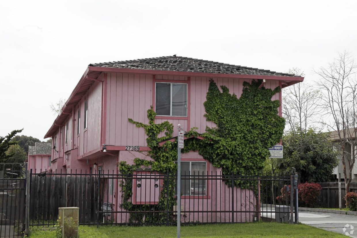 Foto del edificio - 27389 Tyrrell Ave