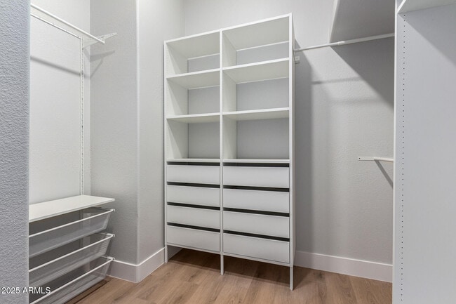 Building Photo - 13711 W Tara Ln