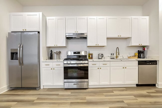 Building Photo - 1050 Annunciation St