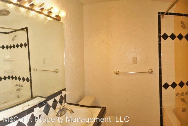 Building Photo - 3214 W Golf Course Rd