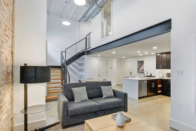 Building Photo - 822 Howard Ave