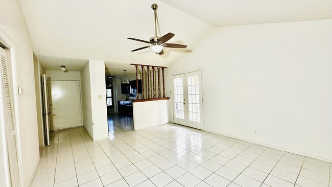 Building Photo - 1439 Los Ebanos Dr