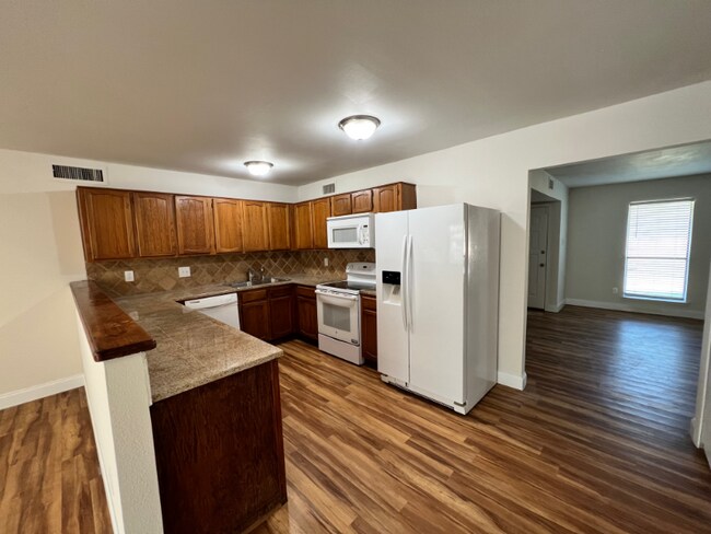 Foto del edificio - 1505 Larchmont Dr