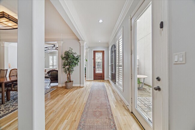 Foto del edificio - 523 Archwood Trail