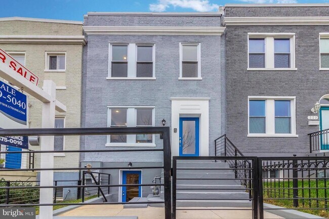 Building Photo - 225 Bryant St NE