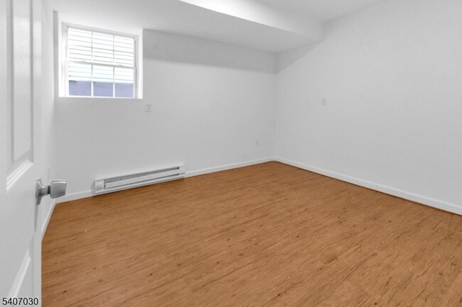 Building Photo - 614 Bond St