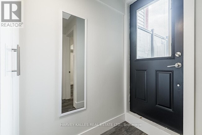 Building Photo - 600-600 St Clarens Ave
