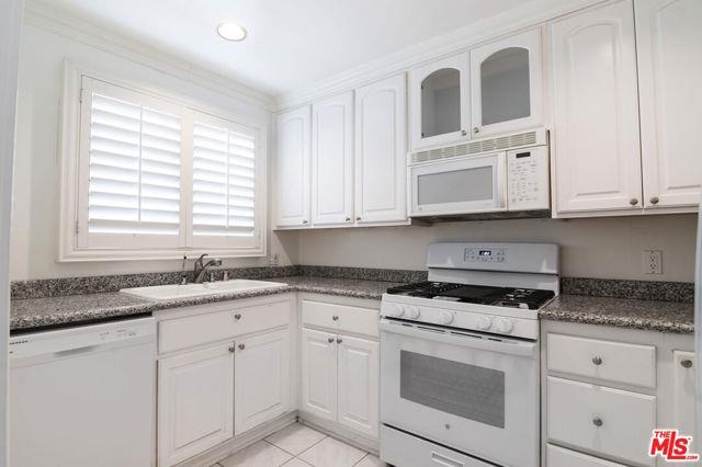 Foto del edificio - 1275 N Harper Ave