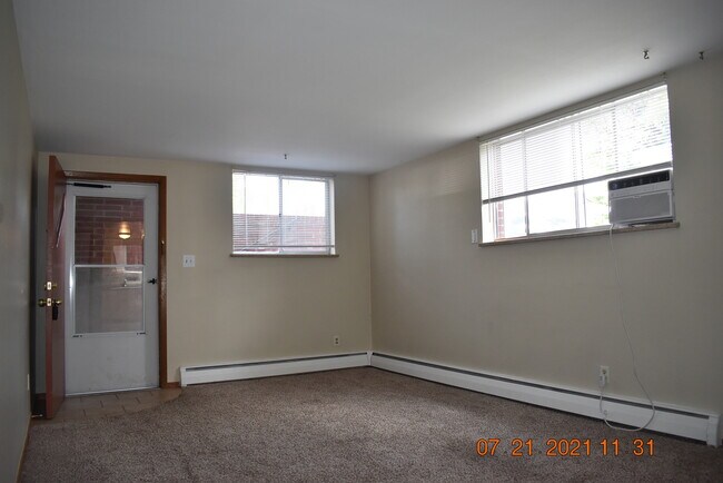 Building Photo - 5396 S Lakeview St