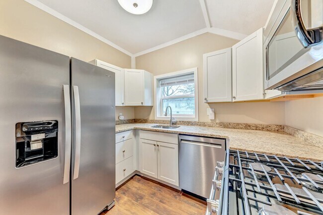Foto del edificio - Cozy 1BR Home with Modern updates in Hopew...