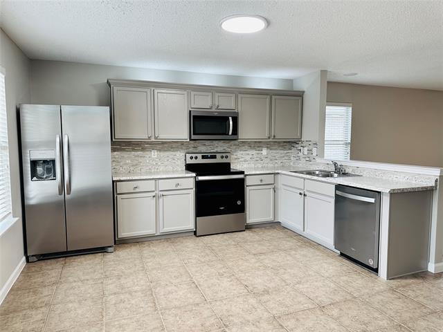 Building Photo - 4813 Cedar Crest Dr
