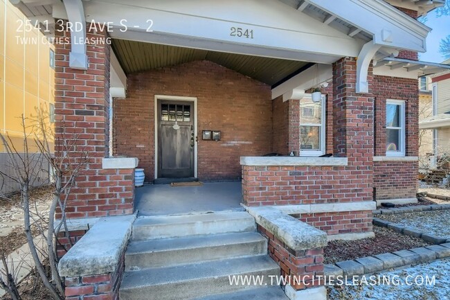 Building Photo - Classic Victorian Home with beautiful Arch...