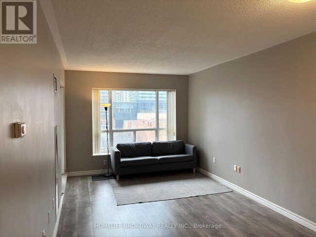 Building Photo - 889 Bay St.