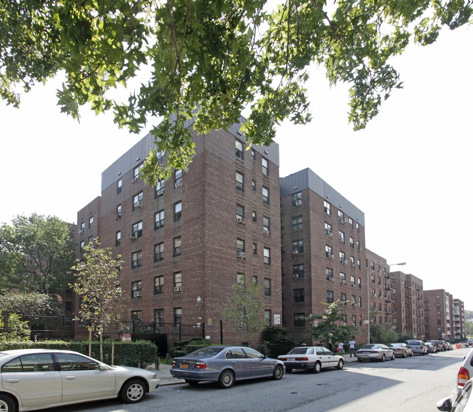 Stratton Gardens Apartments in Flushing, NY