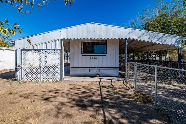 Building Photo - COZY & SPACIOUS