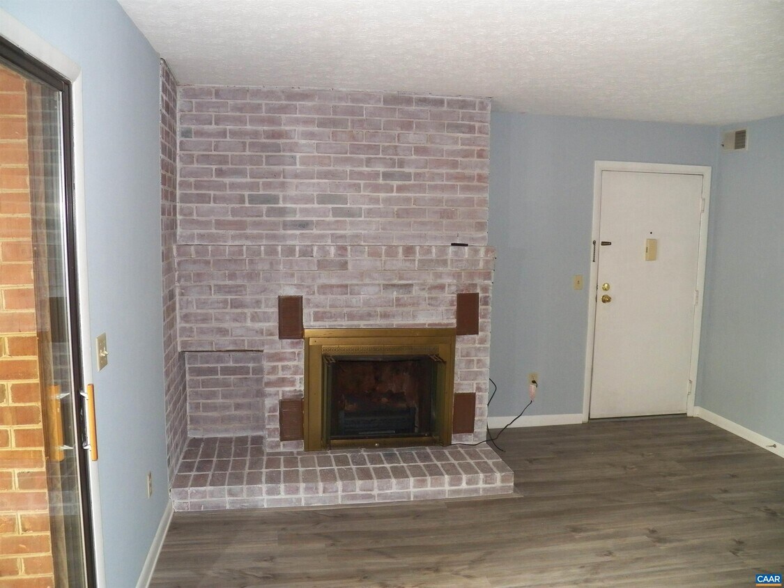 Primary Photo - 120 Turtle Creek Rd