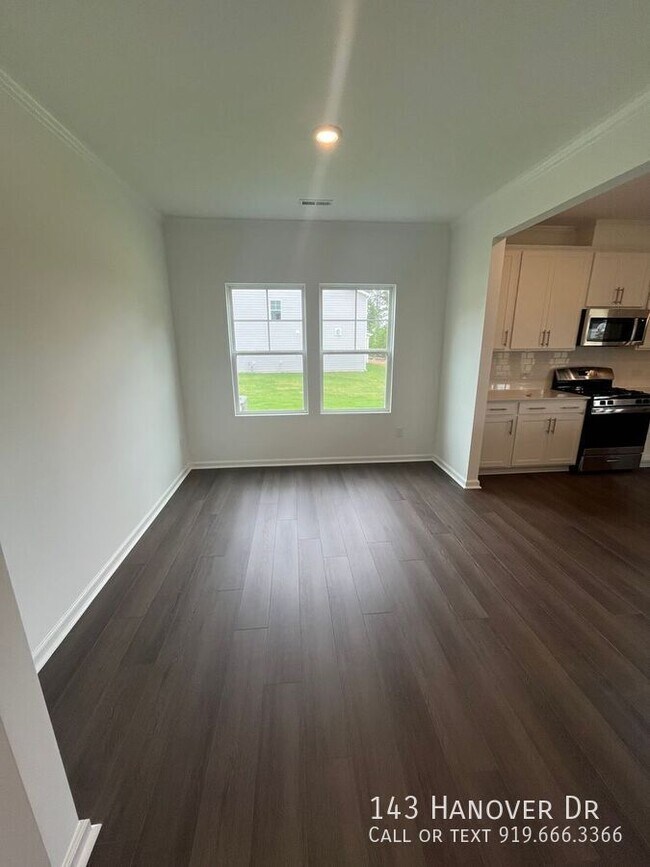 Foto del edificio - 143 Hanover Dr