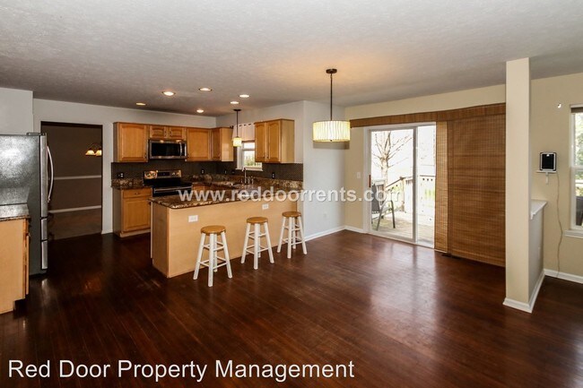 Foto del edificio - 5 br, 2.5 bath House - 8726 Providence Dr