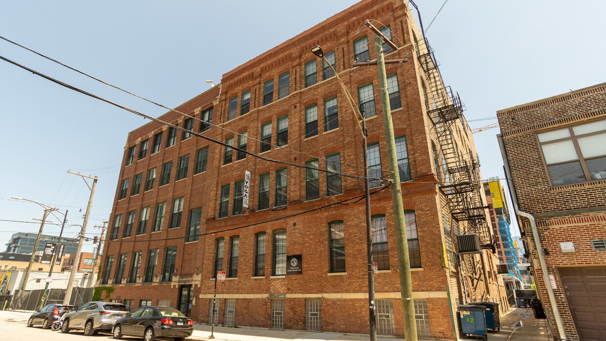 Primary Photo - 167 N Racine Ave