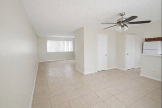 Building Photo - 2155 Hazlitt Dr