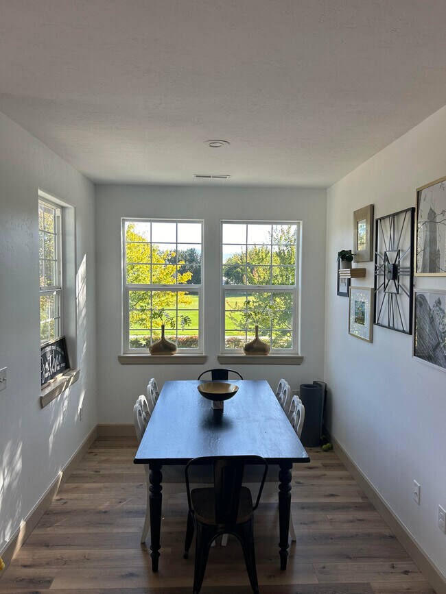 Building Photo - 1278 E Winding Creek Dr