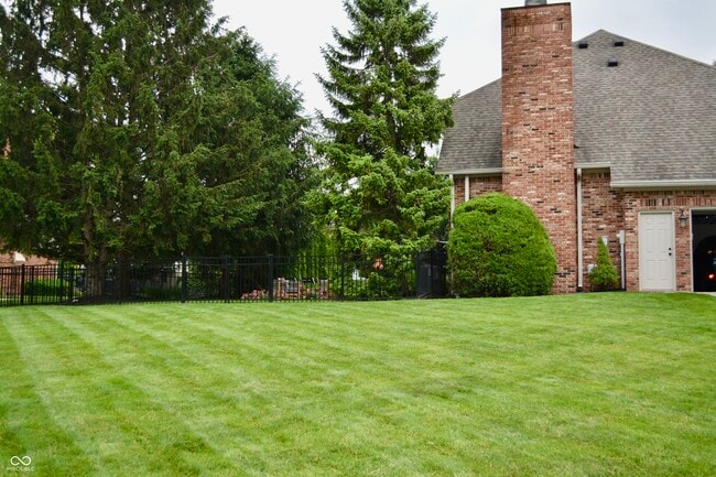 Building Photo - 6862 Riverside Way