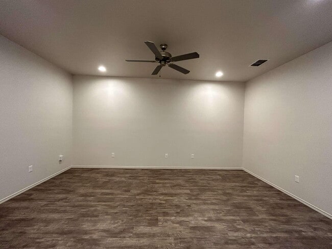 Building Photo - 11620 Evanston Ave