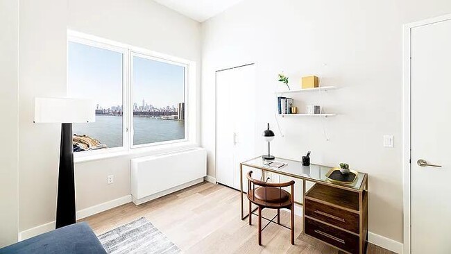 Building Photo - 1 bedroom in LONG ISLAND CITY NY 11101