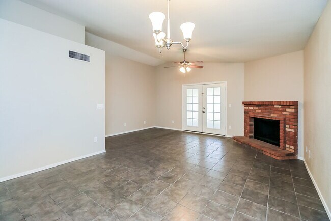 Foto del edificio - 1616 N Alta Mesa Dr