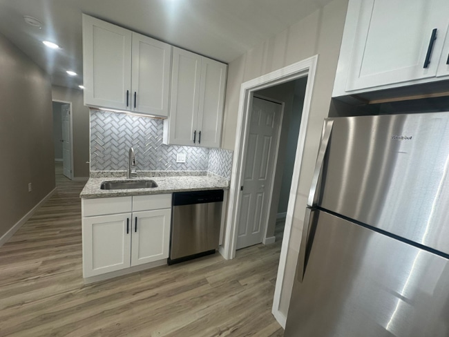 Building Photo - 353 Schraffts Dr