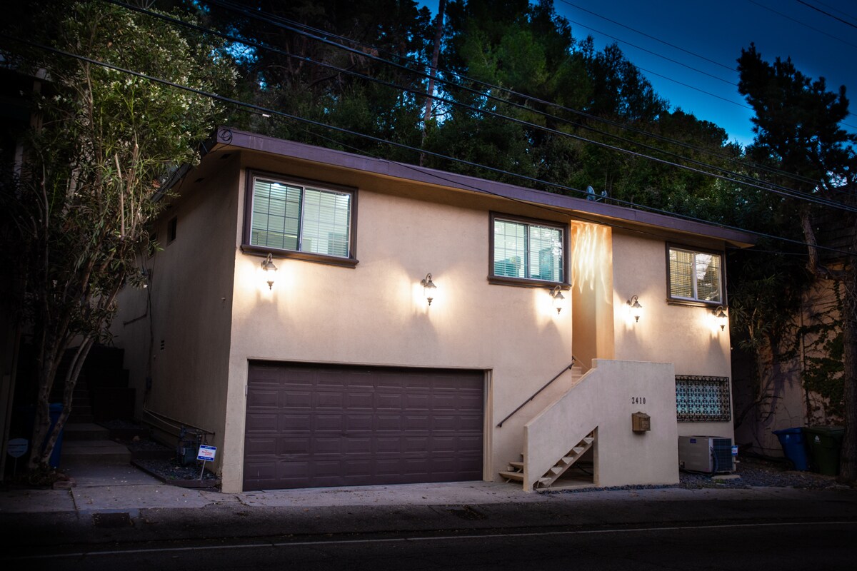 Foto principal - 2410 Benedict Canyon Drive