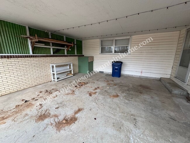 Building Photo - 3 Bedroom/2 bath home in Mountain Home