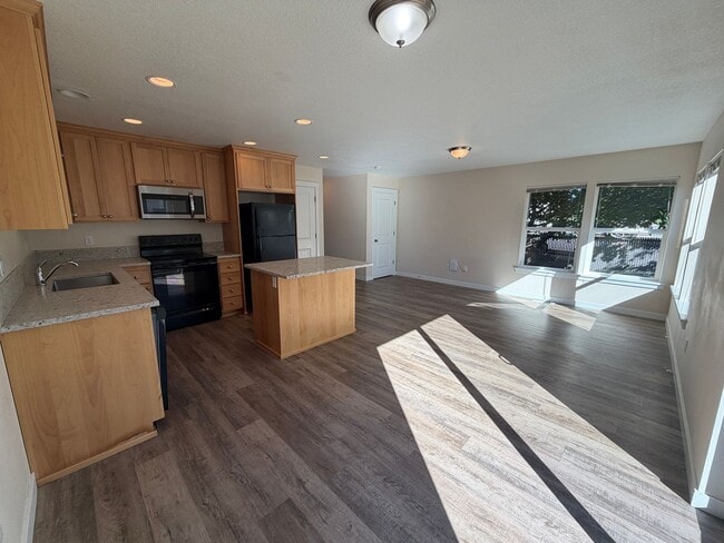 Foto del edificio - 4 Bedroom 2.5 bath Duplex