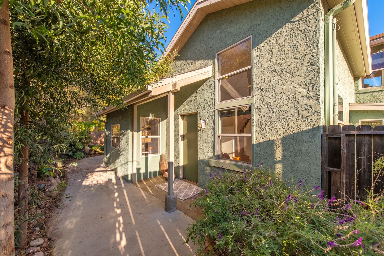 Foto principal - 543 Fernwood Pacific Dr