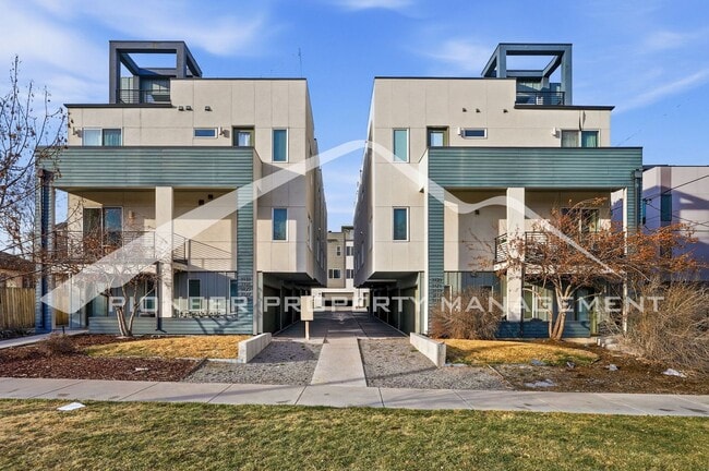Gorgeous Townhome with Central AC and Rooftop Deck - Gorgeous Townhome with Central AC and Rooftop Deck