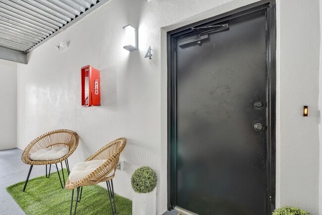 Foto del edificio - 2405 W Texas Ave