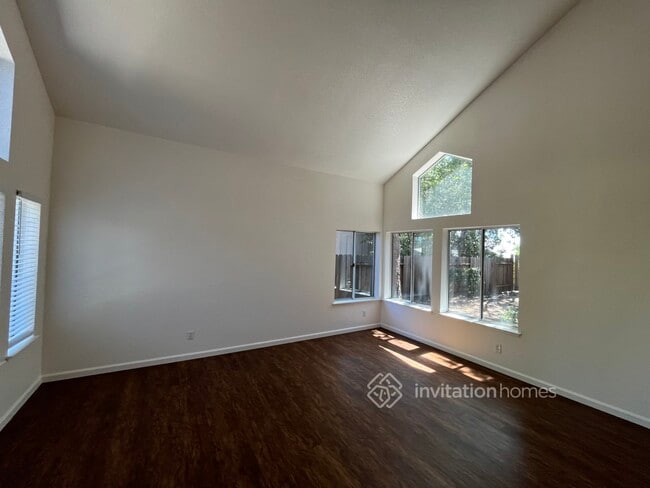 Building Photo - 6102 Cameo Dr