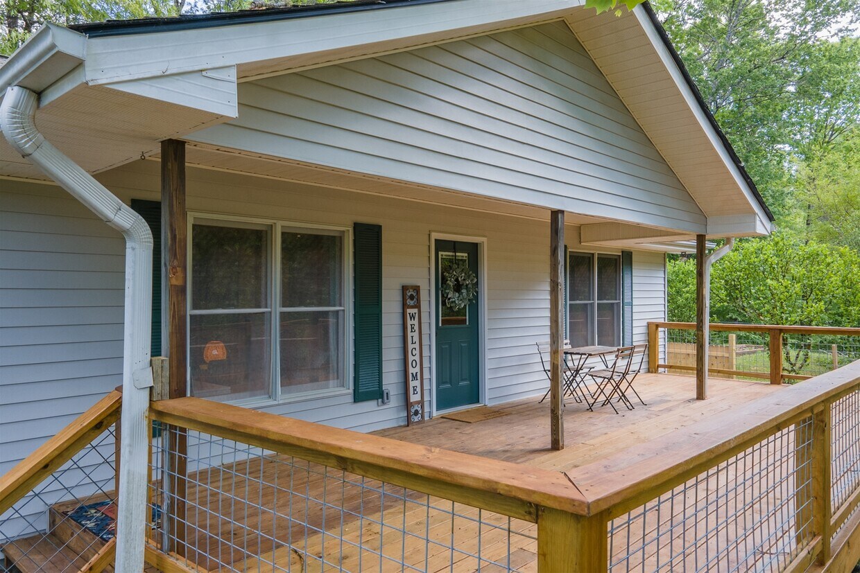 Primary Photo - 111 W Southwood Dr