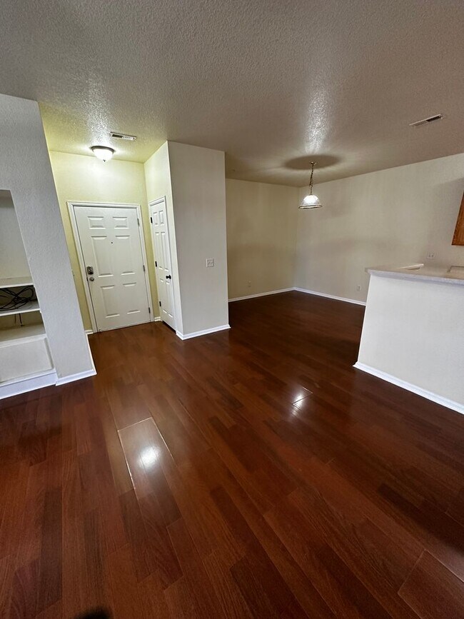 Foto del edificio - Move in Ready!!  3 Bedroom Condo - Cherry Grove - Aurora.....