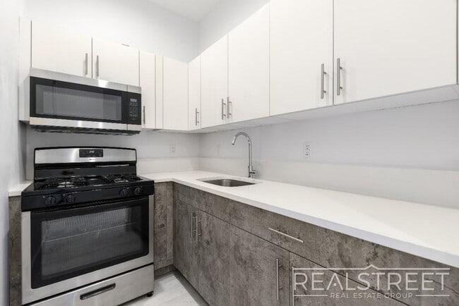 Foto del edificio - Stunning Brand New 1 Bed in Landmarked Tow...
